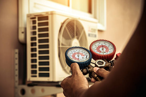 Professional Hvac technician working in Port Richey, FL